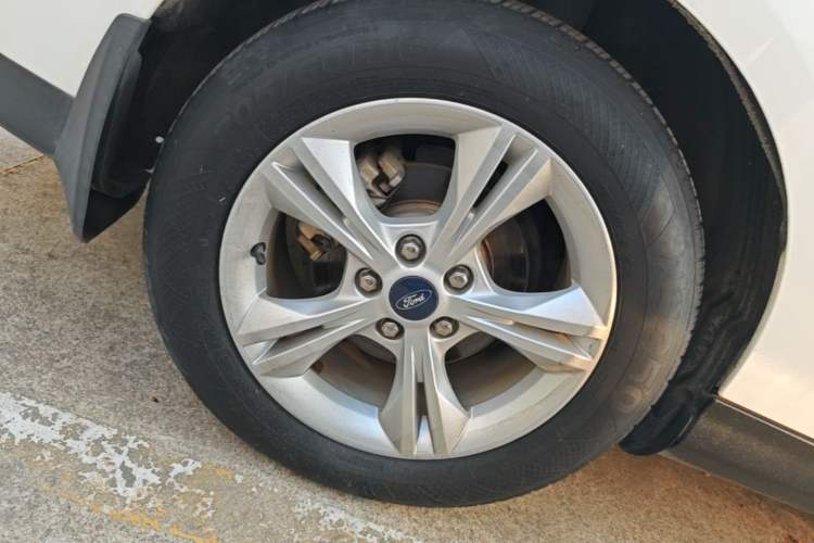 Used Ford Focus 2017 Sedan 1.6L Automatic Comfort Plus SmartDrive Edition Right Rear Wheel Hub
