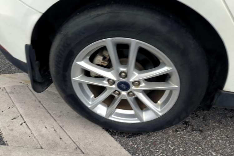 Used Ford Focus 2017 Hatchback 1.6L Automatic Fashion Edition Smart Drive Version Right Rear Wheel Hub