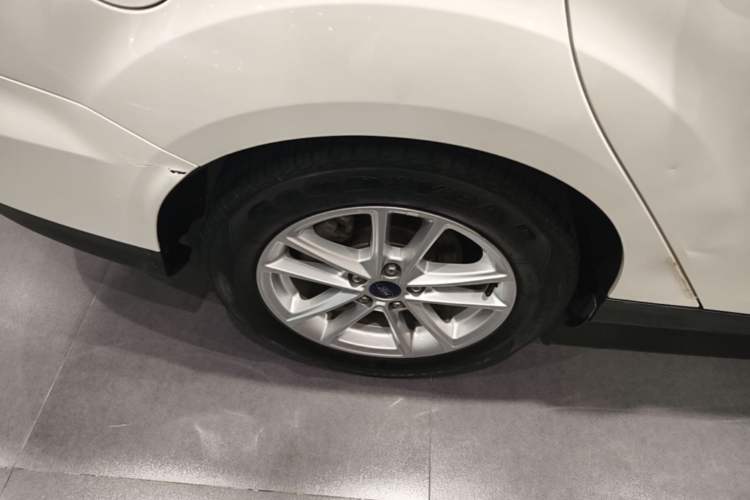 Used Ford Focus 2017 Sedan EcoBoost 180 Automatic Elite Model Right Rear Wheel Hub