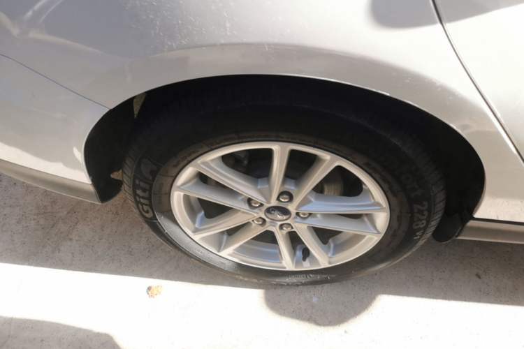 Used Ford Focus 2017 Sedan EcoBoost 125 Automatic Supreme Style SmartDrive Edition Right Rear Wheel Hub