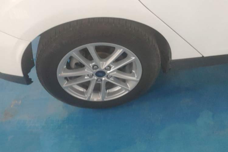 Used Ford Focus 2017 Hatchback 1.6L Automatic Fashion Edition Smart Drive Version Right Rear Wheel Hub