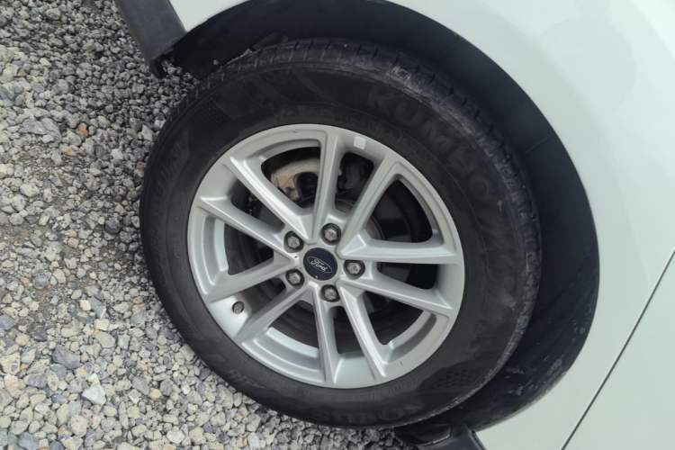 Used Ford Focus 2017 Sedan 1.6L Automatic Fashion Edition Smart Drive Version Right Rear Wheel Hub