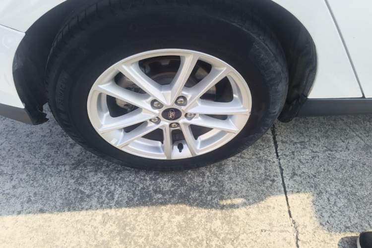 Used Ford Focus 2017 Hatchback EcoBoost 180 Automatic Elite Model Right Rear Wheel Hub