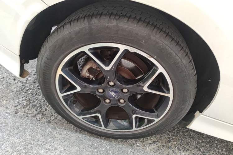 Used Ford Focus 2017 1.5T CTCC White and Black Limited Edition Right Rear Wheel Hub