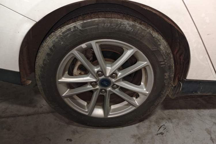 Used Ford Focus 2017 Sedan EcoBoost 180 Automatic Elite Model Right Rear Wheel Hub
