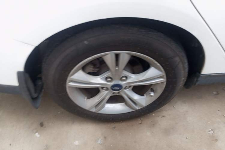 Used Ford Focus 2017 Sedan 1.6L Automatic Comfort Plus SmartDrive Edition Right Rear Wheel Hub