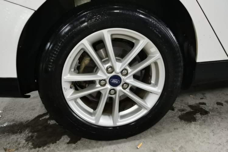 Used Ford Focus 2017 Sedan EcoBoost 125 Automatic Supreme Style SmartDrive Edition Right Rear Wheel Hub