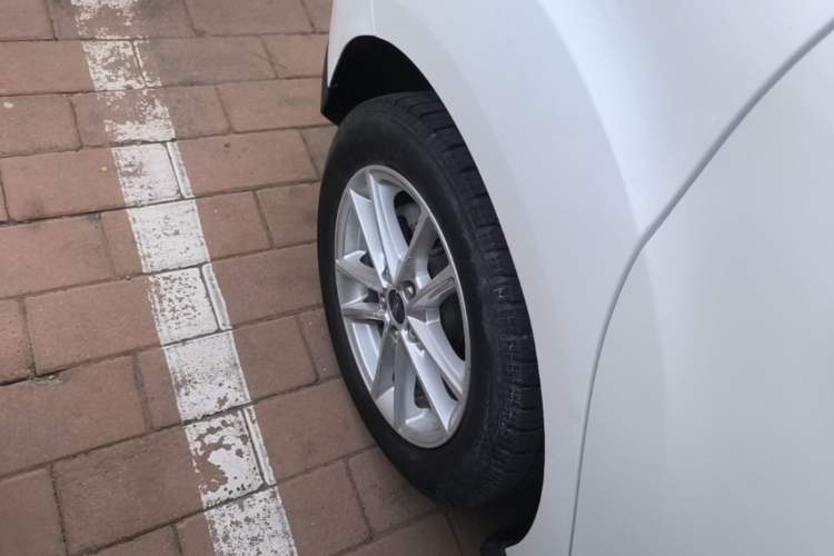 Used Ford Focus 2017 Hatchback 1.6L Automatic Fashion Edition Smart Drive Version Right Rear Wheel Hub