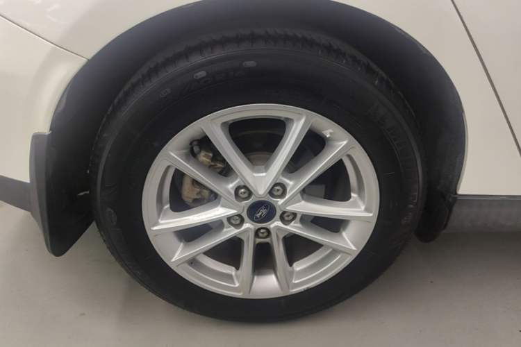 Used Ford Focus 2017 Hatchback 1.6L Automatic Fashion Edition Smart Drive Version Right Rear Wheel Hub