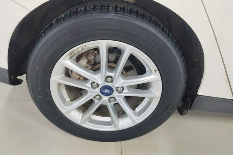 Used Ford Focus 2017 Sedan 1.6L Automatic Fashion Edition Smart Drive Version Right Rear Wheel Hub