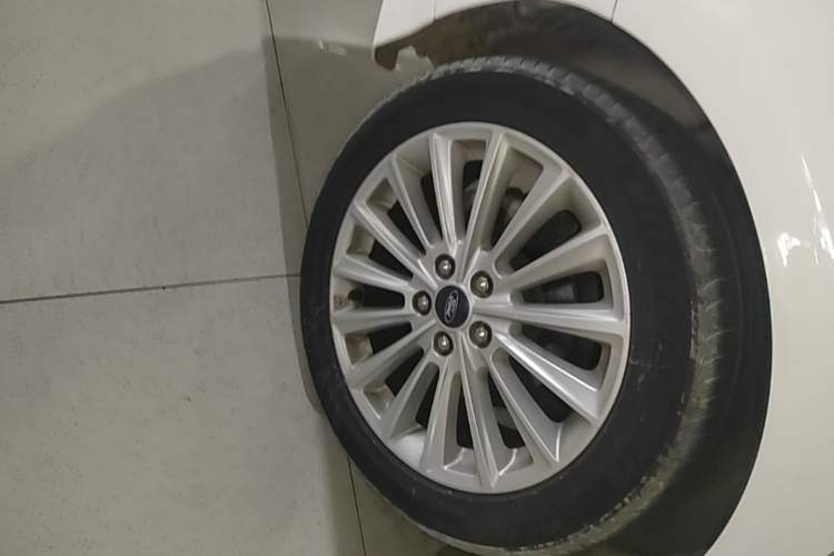 Used Ford Focus 2017 Hatchback EcoBoost 180 Automatic Sport Model Right Rear Wheel Hub