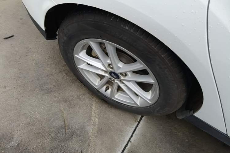 Used Ford Focus 2017 Hatchback 1.6L Automatic Fashion Edition Smart Drive Version Right Rear Wheel Hub