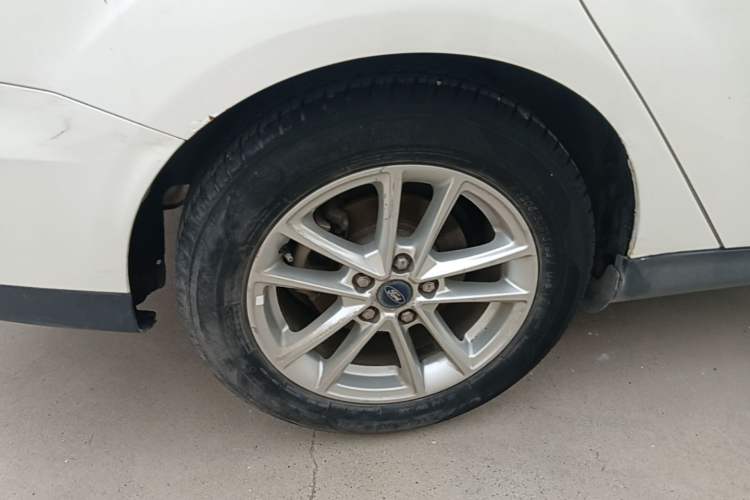 Used Ford Focus 2017 Sedan 1.6L Automatic Fashion Edition Smart Drive Version Right Rear Wheel Hub