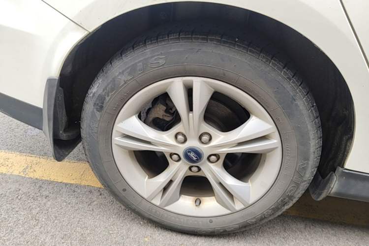 Used Ford Focus 2017 Sedan 1.6L Automatic Comfort Plus SmartDrive Edition Right Rear Wheel Hub