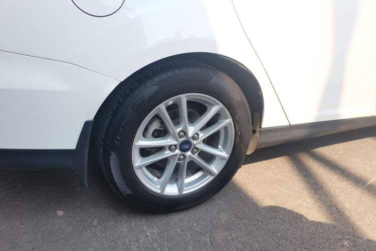 Used Ford Focus 2017 Sedan 1.6L Automatic Fashion Edition Smart Drive Version Right Rear Wheel Hub
