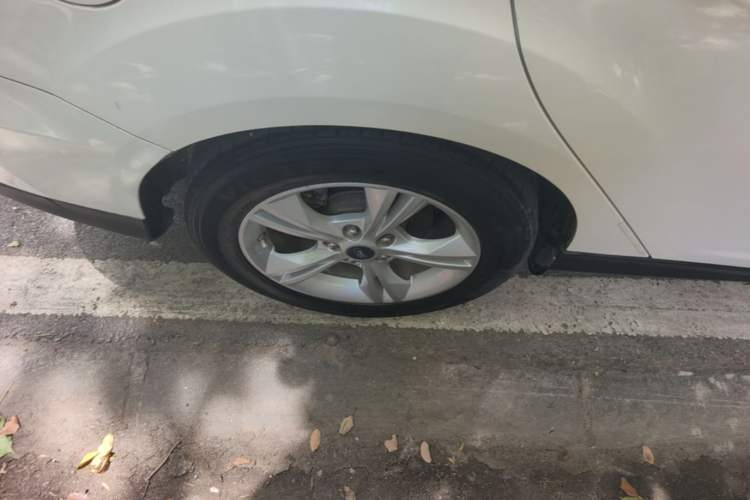 Used Ford Focus 2017 Sedan 1.6L Automatic Comfort Plus SmartDrive Edition Right Rear Wheel Hub