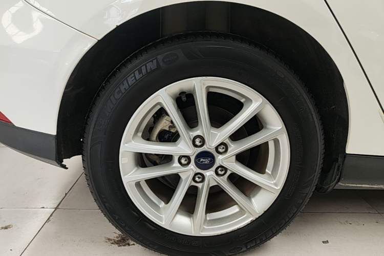 Used Ford Focus 2017 Hatchback 1.6L Manual Fashion Edition SmartDrive Version Right Rear Wheel Hub