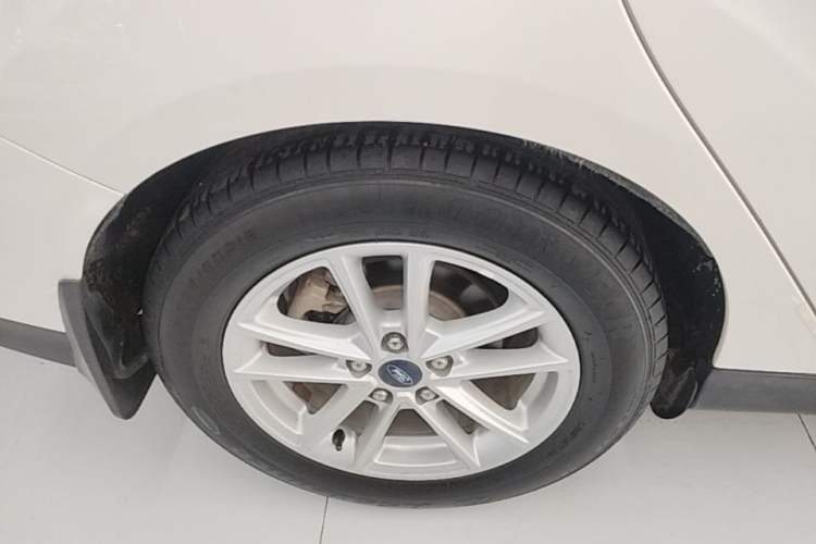 Used Ford Focus 2017 Sedan 1.6L Manual Fashion Edition Smart Drive Version Right Rear Wheel Hub