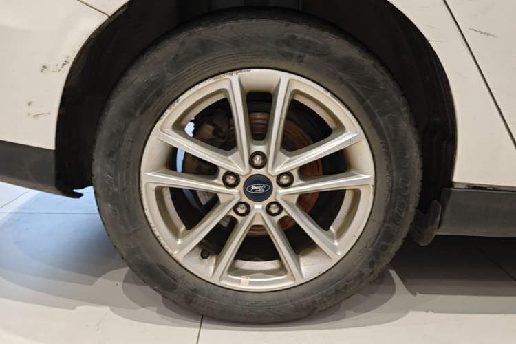 Used Ford Focus 2017 Sedan EcoBoost 180 Automatic Elite Model Right Rear Wheel Hub