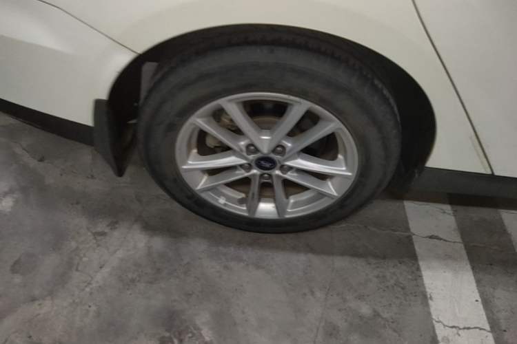 Used Ford Focus 2017 Sedan 1.6L Automatic Fashion Edition Smart Drive Version Right Rear Wheel Hub