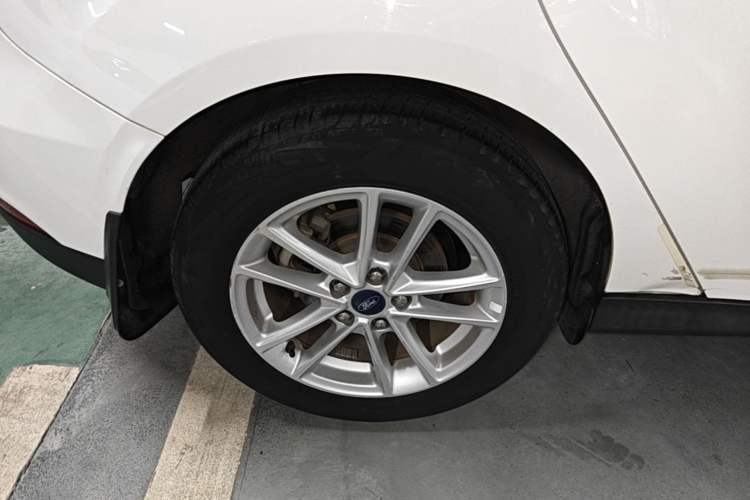 Used Ford Focus 2017 Hatchback 1.6L Automatic Fashion Edition Smart Drive Version Right Rear Wheel Hub