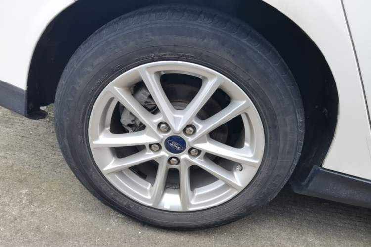 Used Ford Focus 2017 Sedan EcoBoost 180 Automatic Elite Model Right Rear Wheel Hub