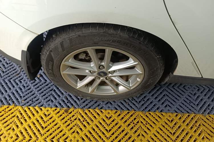 Used Ford Focus 2017 Hatchback 1.6L Automatic Fashion Edition Smart Drive Version Right Rear Wheel Hub