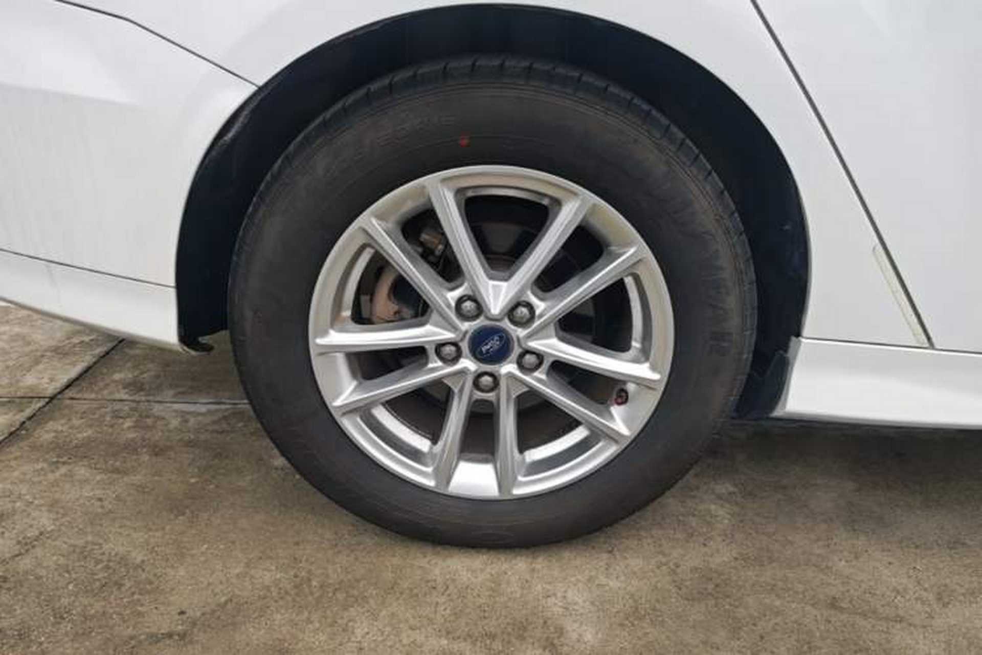 Used Ford Focus 2017 Sedan EcoBoost 180 Automatic Elite Model Right Rear Wheel Hub