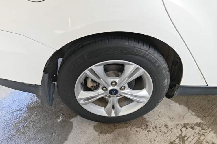 Used Ford Focus 2017 Sedan 1.6L Automatic Comfort Plus SmartDrive Edition Right Rear Wheel Hub