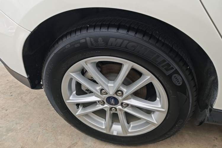 Used Ford Focus 2017 Hatchback EcoBoost 125 Manual – Ultra-Performance Style SmartDrive Edition Right Rear Wheel Hub