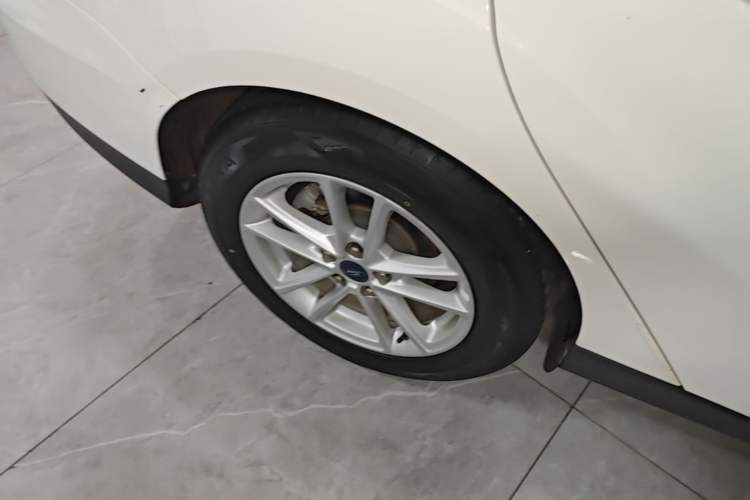 Used Ford Focus 2017 Sedan 1.6L Automatic Fashion Edition Smart Drive Version Right Rear Wheel Hub