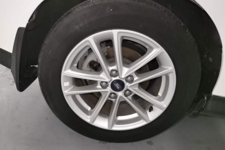 Used Ford Focus 2017 Hatchback 1.6L Automatic Fashion Edition Smart Drive Version Right Rear Wheel Hub