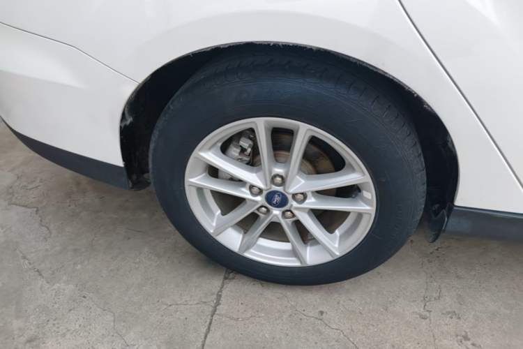 Used Ford Focus 2017 Sedan 1.6L Automatic Fashion Edition Smart Drive Version Right Rear Wheel Hub