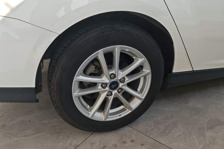 Used Ford Focus 2017 Sedan 1.6L Manual Fashion Edition Smart Drive Version Right Rear Wheel Hub