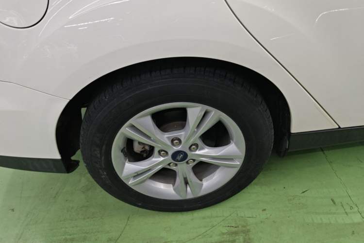 Used Ford Focus 2017 Sedan 1.6L Automatic Comfort Plus SmartDrive Edition Right Rear Wheel Hub