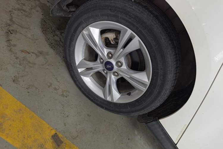Used Ford Focus 2017 Sedan 1.6L Automatic Comfort Plus SmartDrive Edition Right Rear Wheel Hub