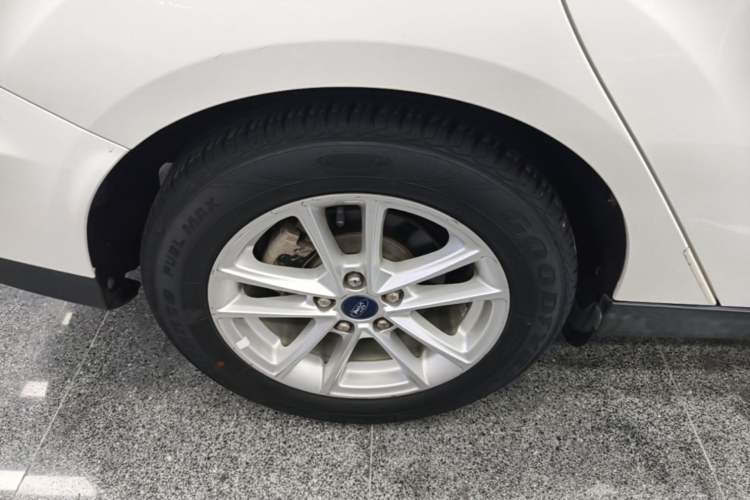 Used Ford Focus 2017 Sedan 1.6L Automatic Fashion Edition Smart Drive Version Right Rear Wheel Hub