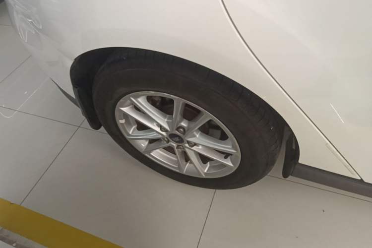 Used Ford Focus 2017 Hatchback 1.6L Automatic Fashion Edition Smart Drive Version Right Rear Wheel Hub