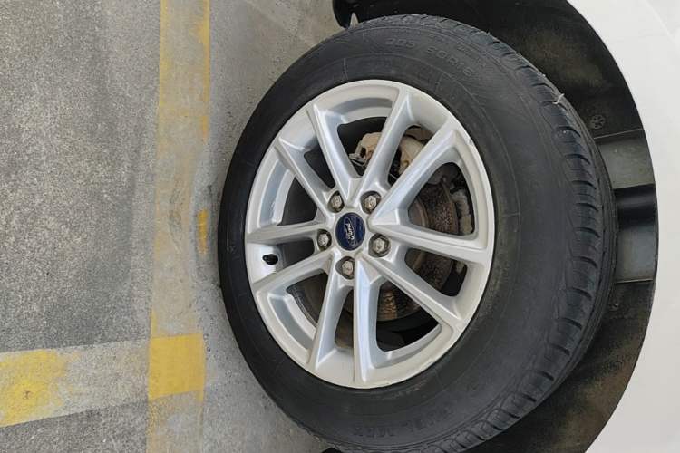 Used Ford Focus 2017 Sedan 1.6L Automatic Fashion Edition Smart Drive Version Right Rear Wheel Hub