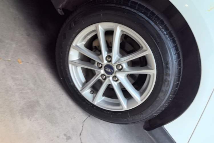 Used Ford Focus 2017 Sedan 1.6L Manual Fashion Edition Smart Drive Version Right Rear Wheel Hub
