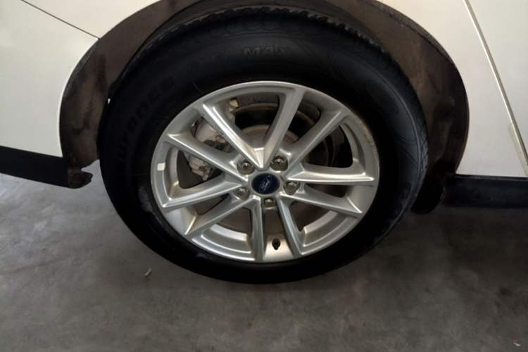 Used Ford Focus 2017 Sedan 1.6L Manual Fashion Edition Smart Drive Version Right Rear Wheel Hub