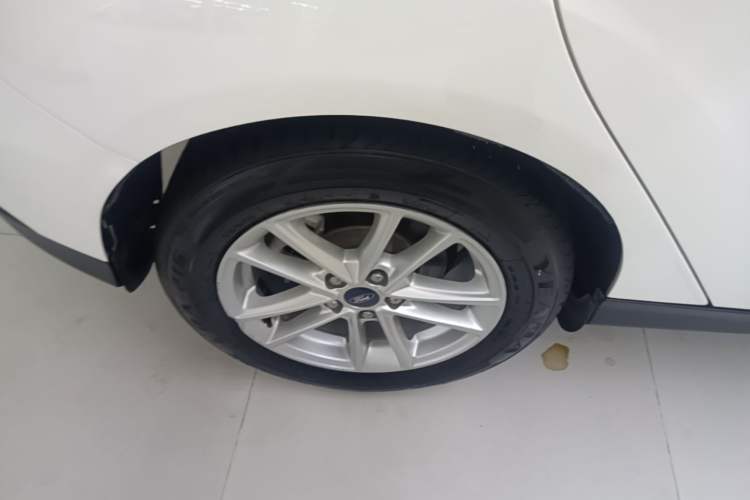 Used Ford Focus 2017 Hatchback 1.6L Automatic Fashion Edition Smart Drive Version Right Rear Wheel Hub
