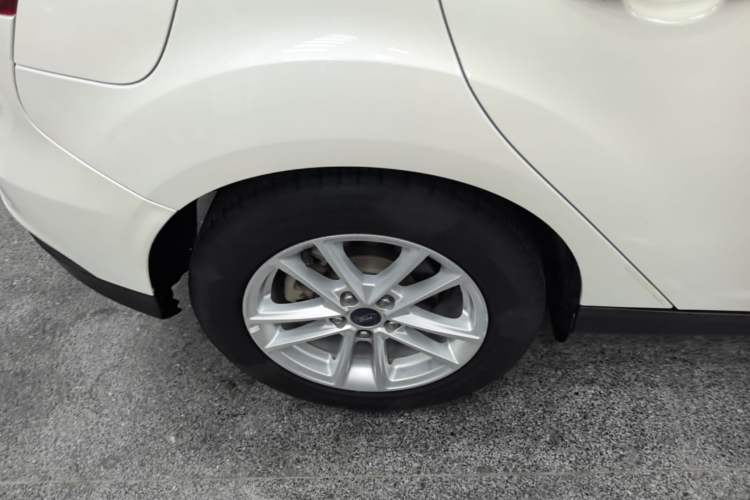 Used Ford Focus 2017 Hatchback EcoBoost 125 Automatic - Ultra-Powerful Style Edition with Smart Drive Features Right Rear Wheel Hub