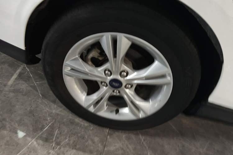 Used Ford Focus 2017 Sedan 1.6L Automatic Comfort Plus SmartDrive Edition Right Rear Wheel Hub