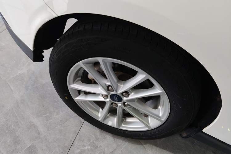 Used Ford Focus 2017 Hatchback 1.6L Automatic Fashion Edition Smart Drive Version Right Rear Wheel Hub