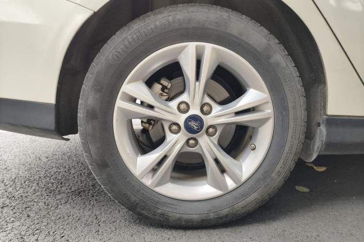 Used Ford Focus 2017 Sedan 1.6L Manual Comfort Plus SmartDrive Edition Right Rear Wheel Hub