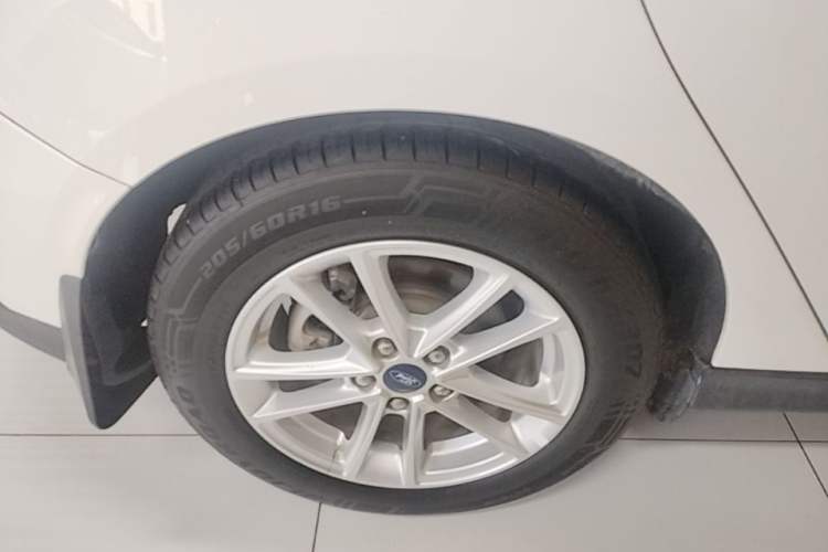 Used Ford Focus 2017 Hatchback EcoBoost 180 Automatic Elite Model Right Rear Wheel Hub