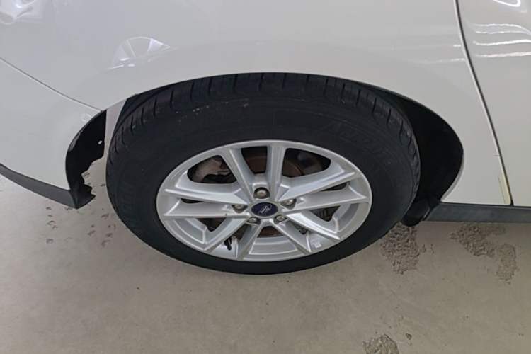 Used Ford Focus 2017 Hatchback 1.6L Automatic Fashion Edition Smart Drive Version Right Rear Wheel Hub