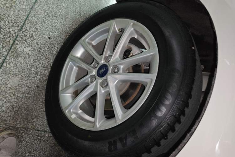 Used Ford Focus 2017 Sedan EcoBoost 180 Automatic Elite Model Right Rear Wheel Hub