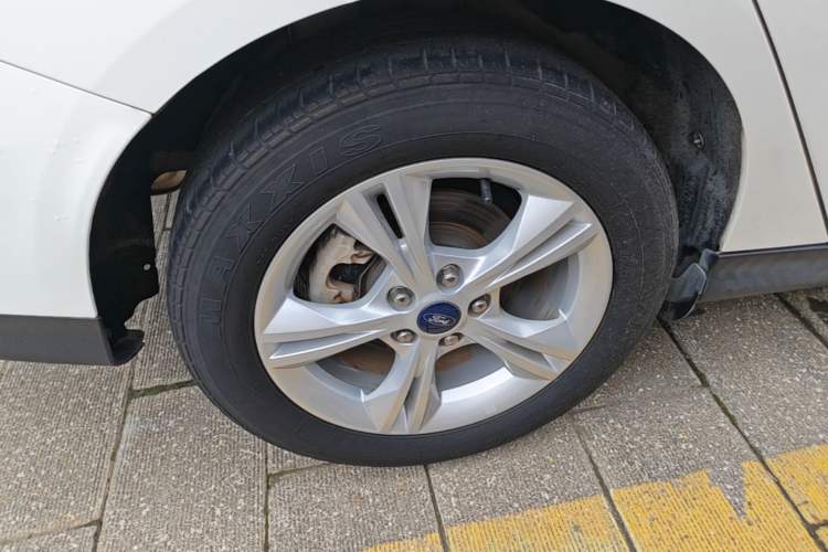 Used Ford Focus 2017 Sedan 1.6L Automatic Comfort Plus SmartDrive Edition Right Rear Wheel Hub